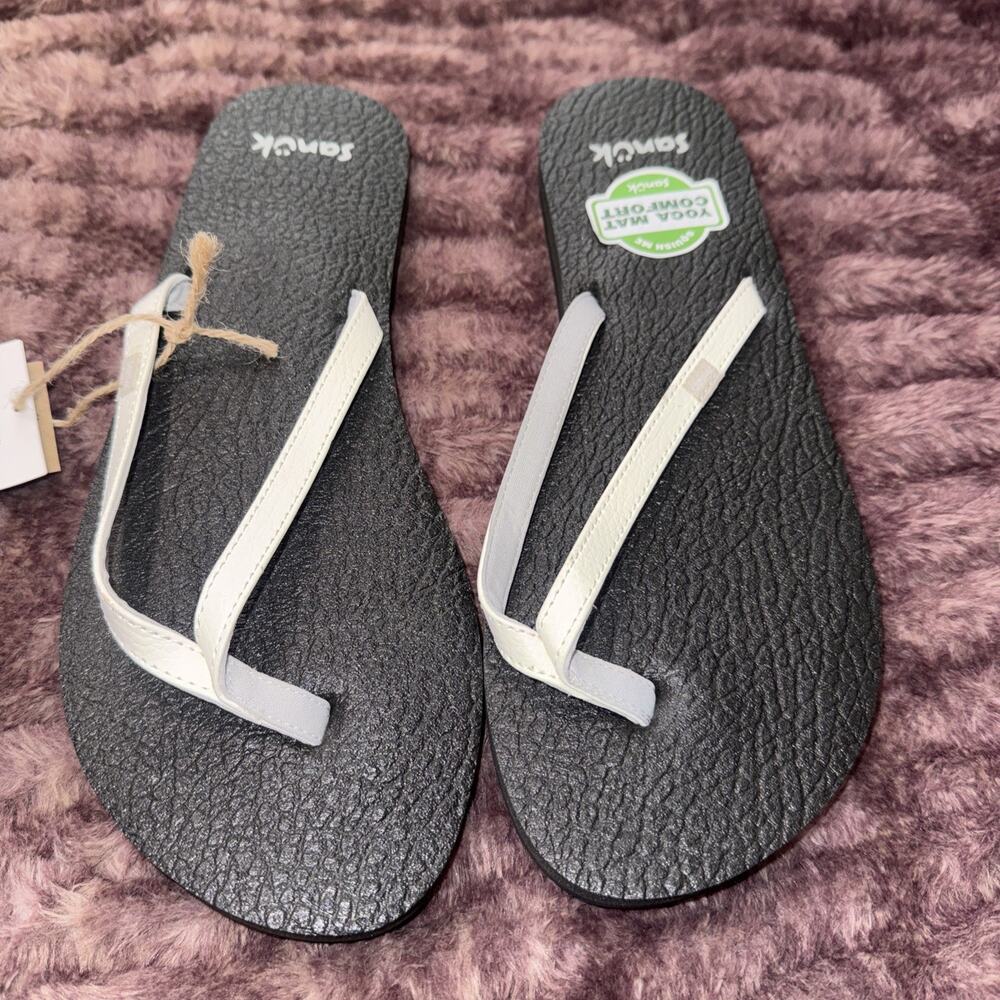 NWT Sanuk Yoga White Flip Flop Sandal - Size 11